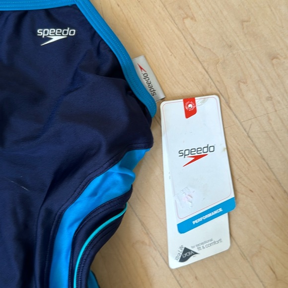 NWT ladies SPEEDO size 28/2 - Picture 3 of 4